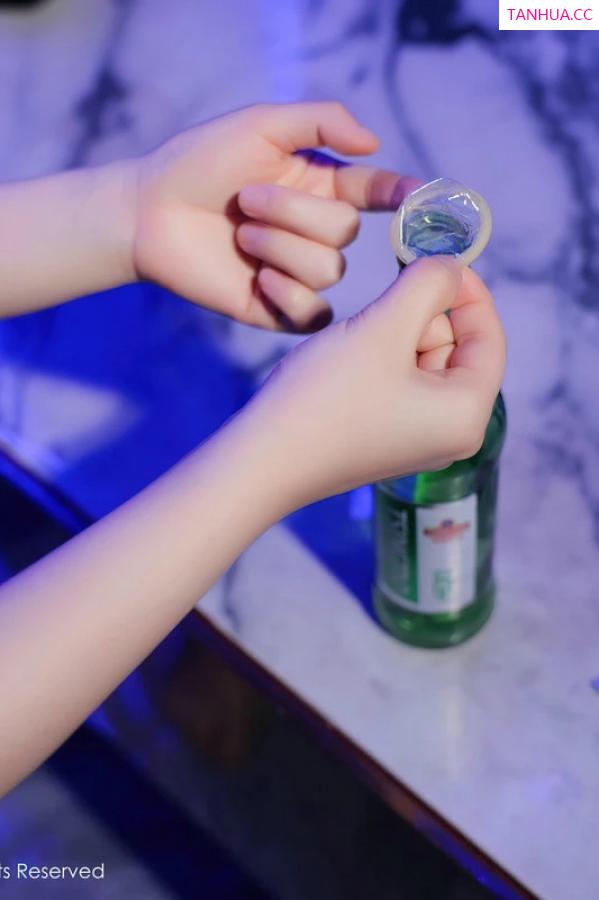 豆瓣酱  [XiuRen]高清写真图 2024.04.16 No.8402 豆瓣酱 美腿黑丝第68张图片